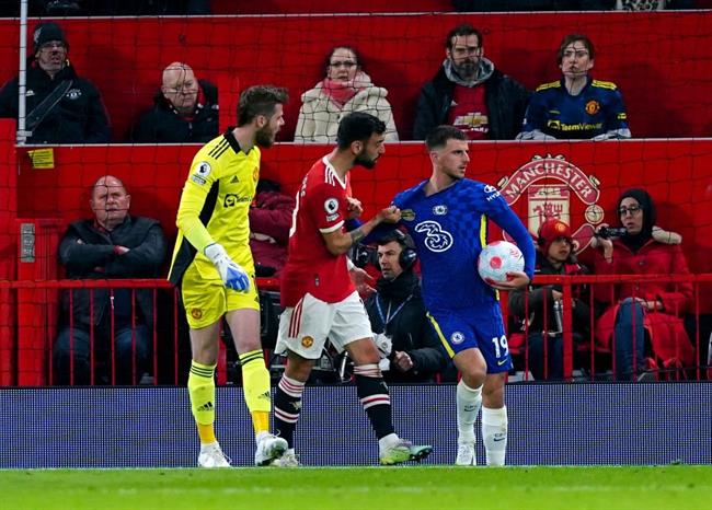 Vừa gia nhập MU, Mason Mount đã bị Bruno lập tức pressing